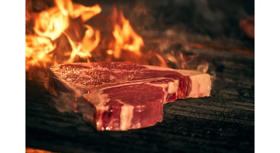 Milyen bort igyunk steakhez? – Így válassz tökéletes vörösbort a kedvenc húsod mellé