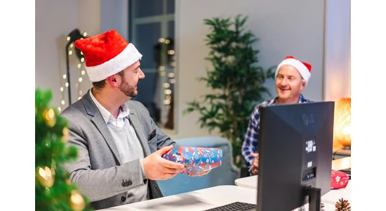 A bor mint karácsonyi céges ajándék: trendek, szokások és vásárlási döntések